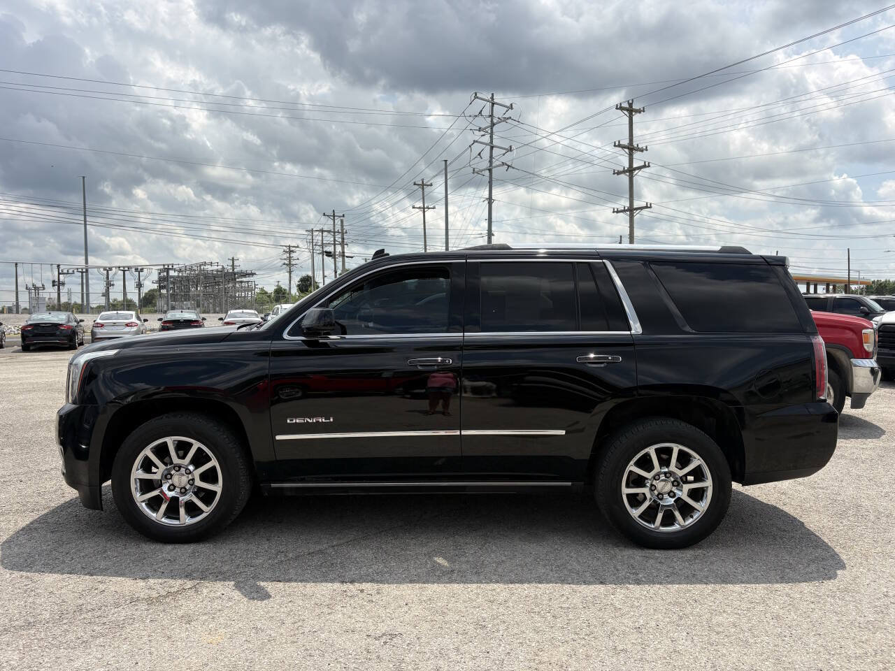 Used 2015 GMC Yukon Denali w/ Touring Package AWD/4WD image 2