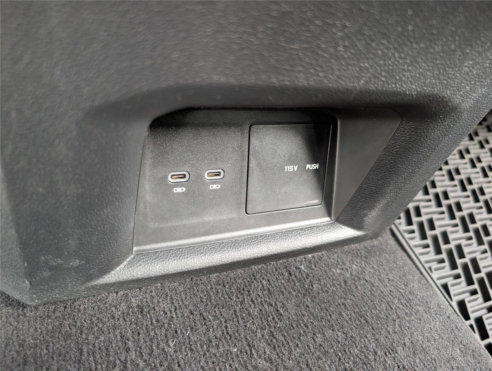 Used 2022 Volkswagen Atlas Cross Sport SE AWD/4WD image 15