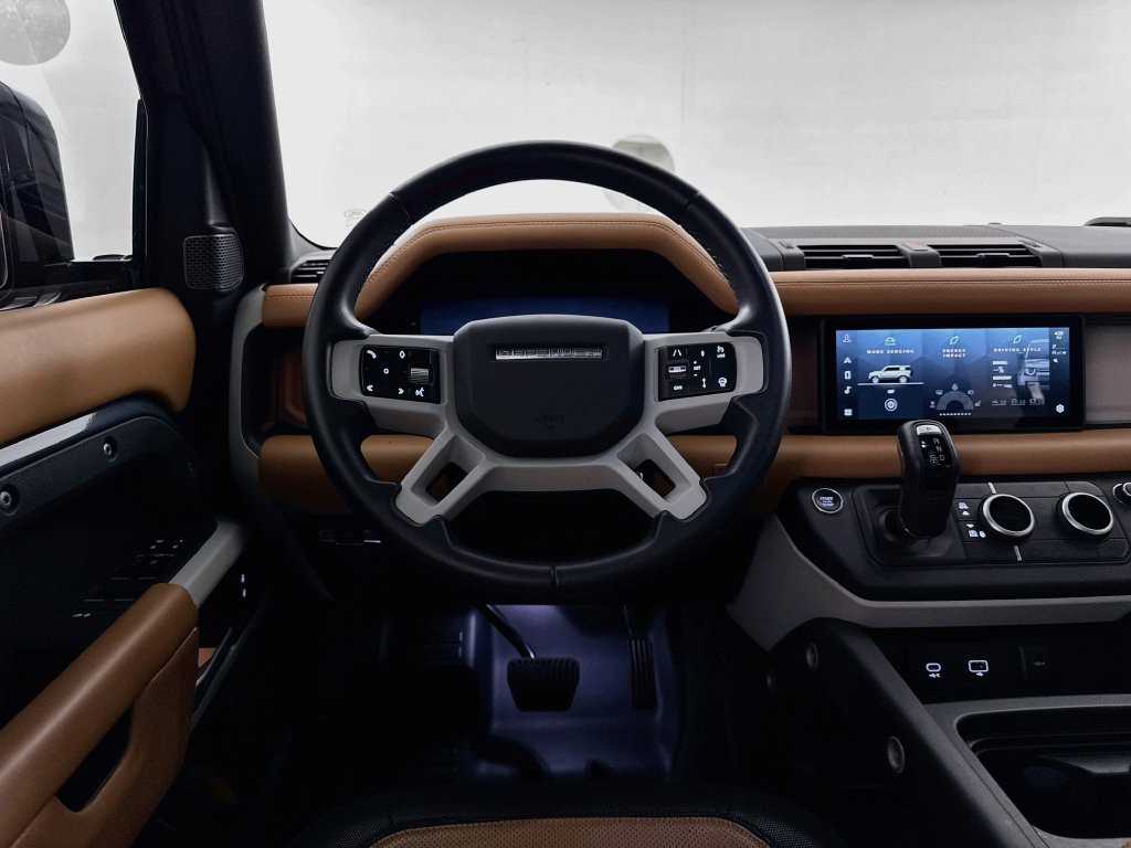 Certified 2024 Land Rover Defender 110 X-Dynamic SE AWD/4WD image 23