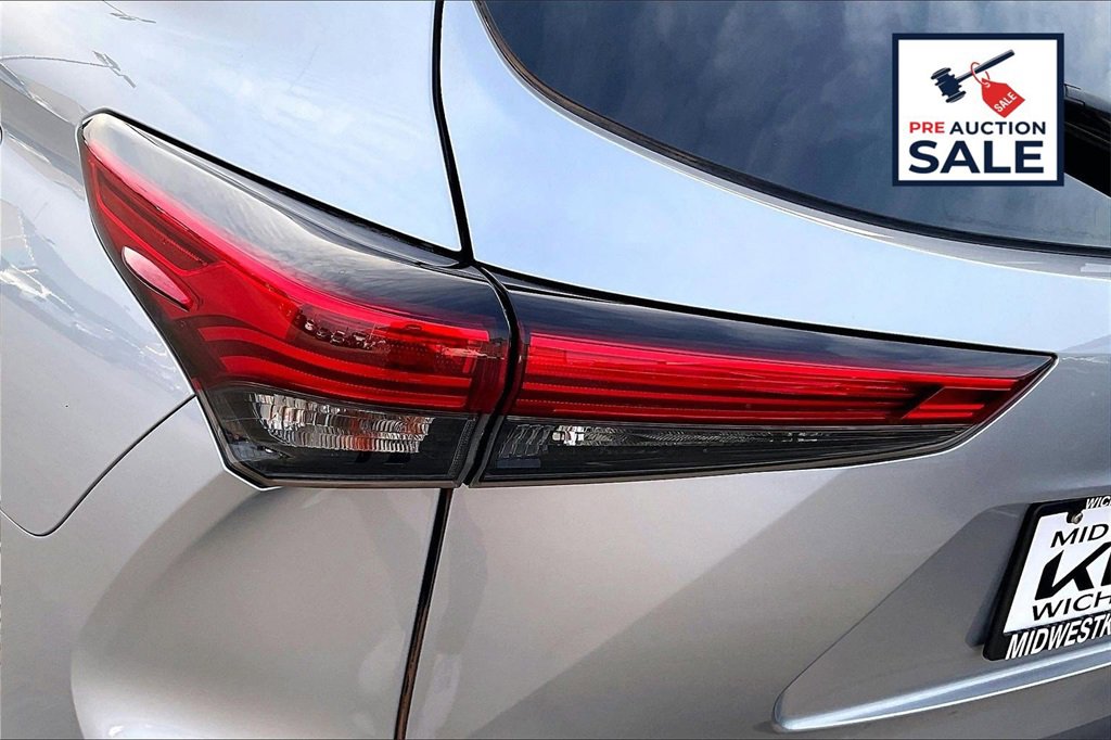 Used 2023 Toyota Highlander XSE image 30