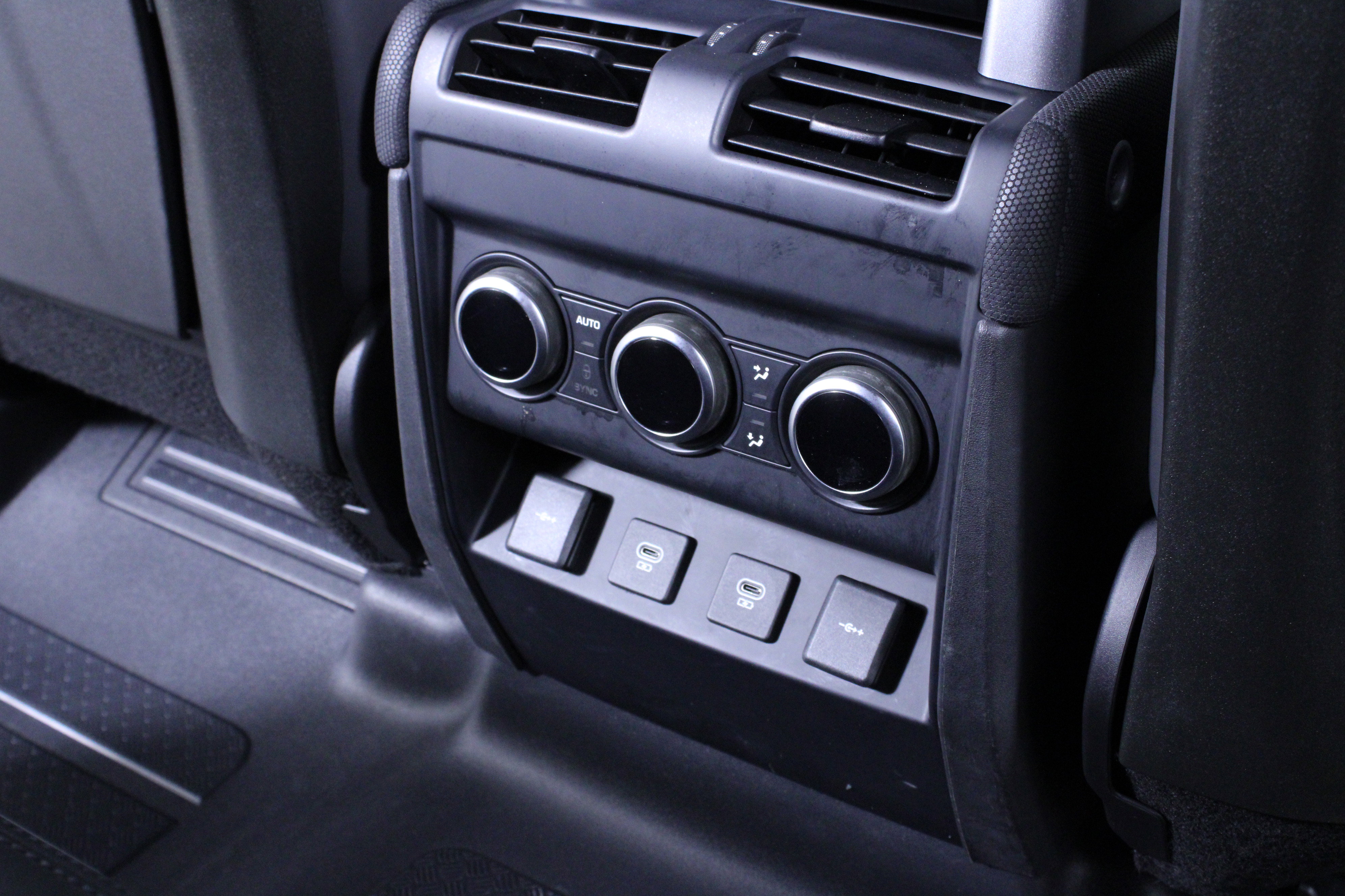 Used 2021 Land Rover Defender 110 X-Dynamic HSE image 16