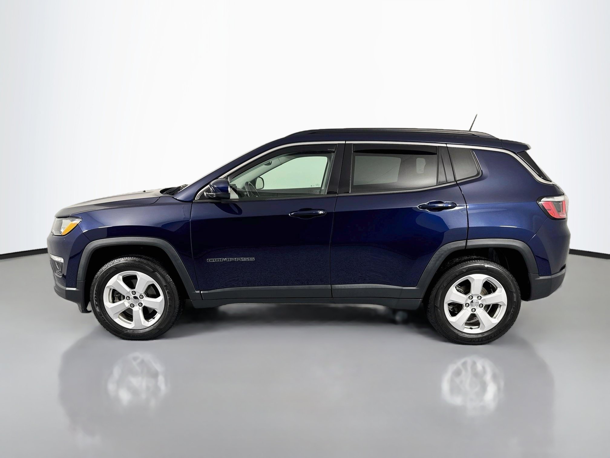 Used 2018 Jeep Compass Latitude w/ Popular Equipment Group AWD/4WD image 8