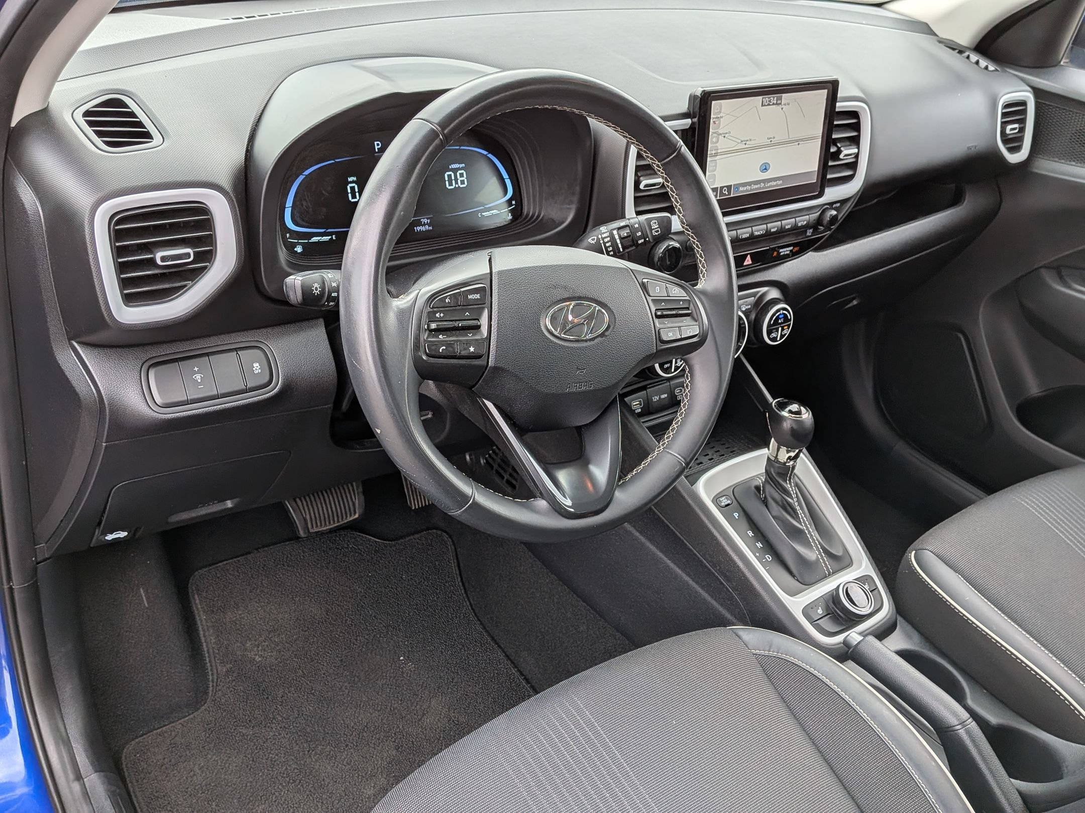 Used 2024 Hyundai Venue Limited FWD image 16