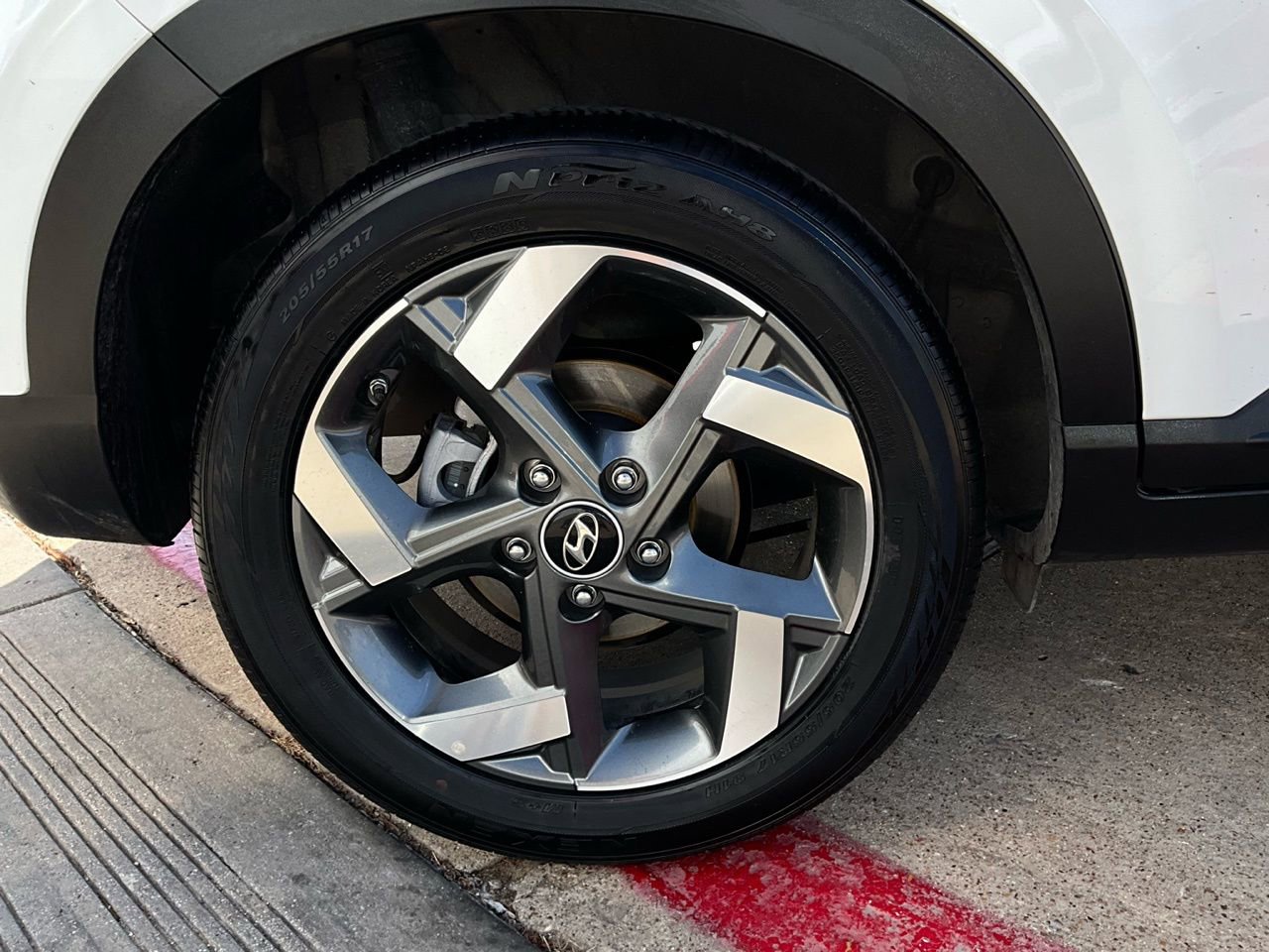 Used 2025 Hyundai Venue SEL image 9