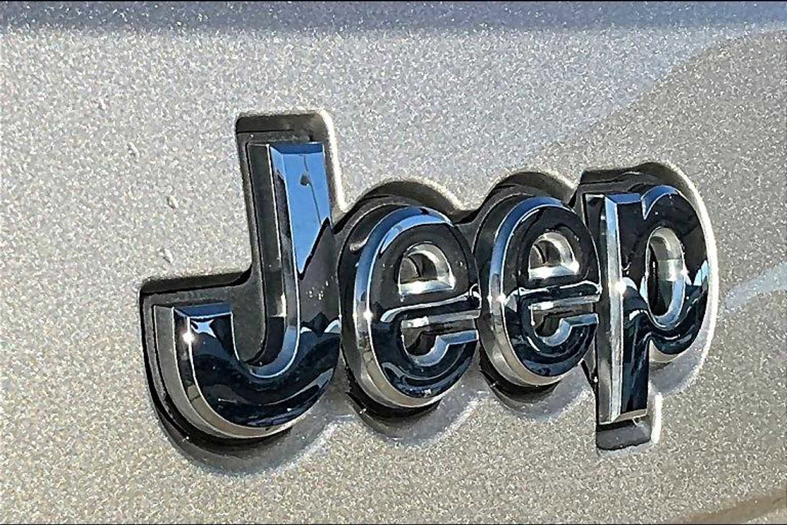 Used 2021 Jeep Grand Cherokee Limited image 30