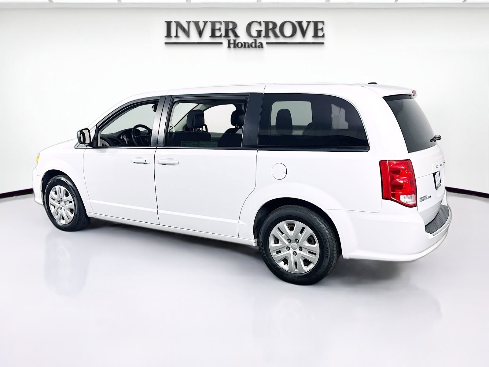Used 2018 Dodge Grand Caravan SE w/ UConnect Hands-Free Group image 7