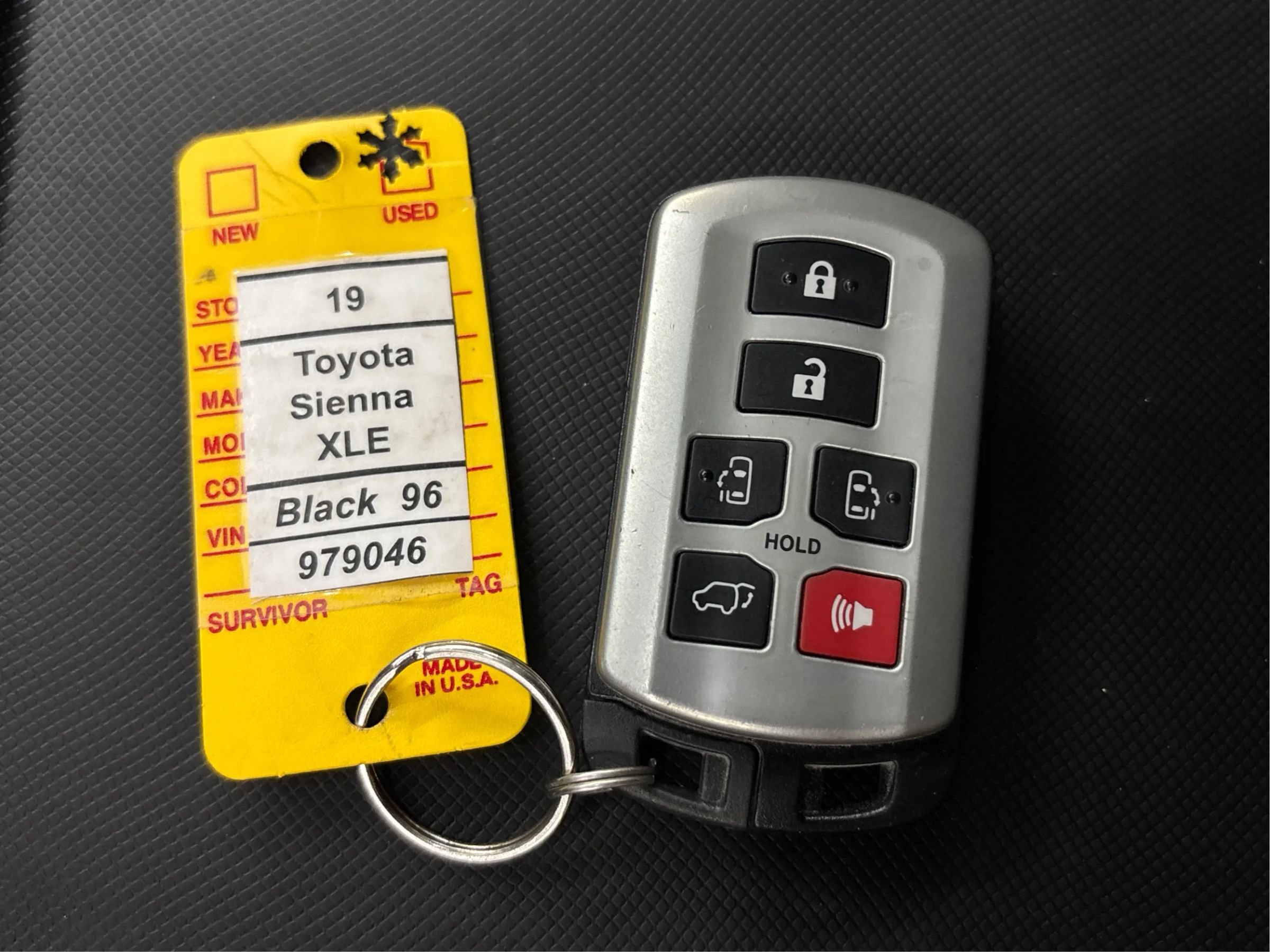 Used 2019 Toyota Sienna XLE FWD image 40