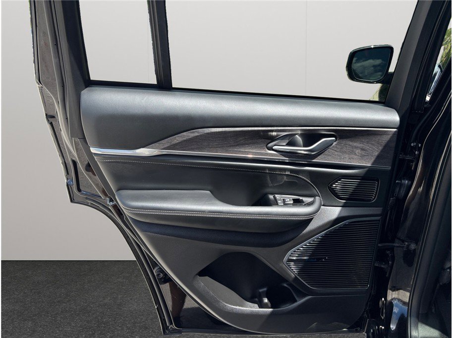 Used 2023 Jeep Grand Cherokee Overland image 45