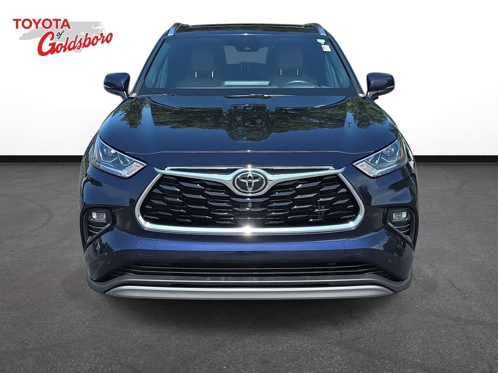 Used 2022 Toyota Highlander Platinum AWD/4WD image 2