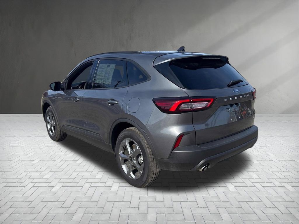 Used 2025 Ford Escape ST-Line w/ Cold Weather Package image 3