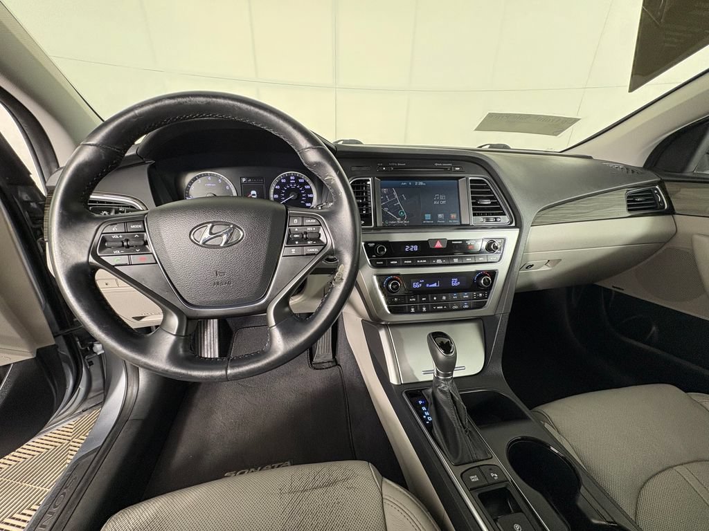 Used 2017 Hyundai Sonata Limited w/ Ultimate Package 04 FWD image 8