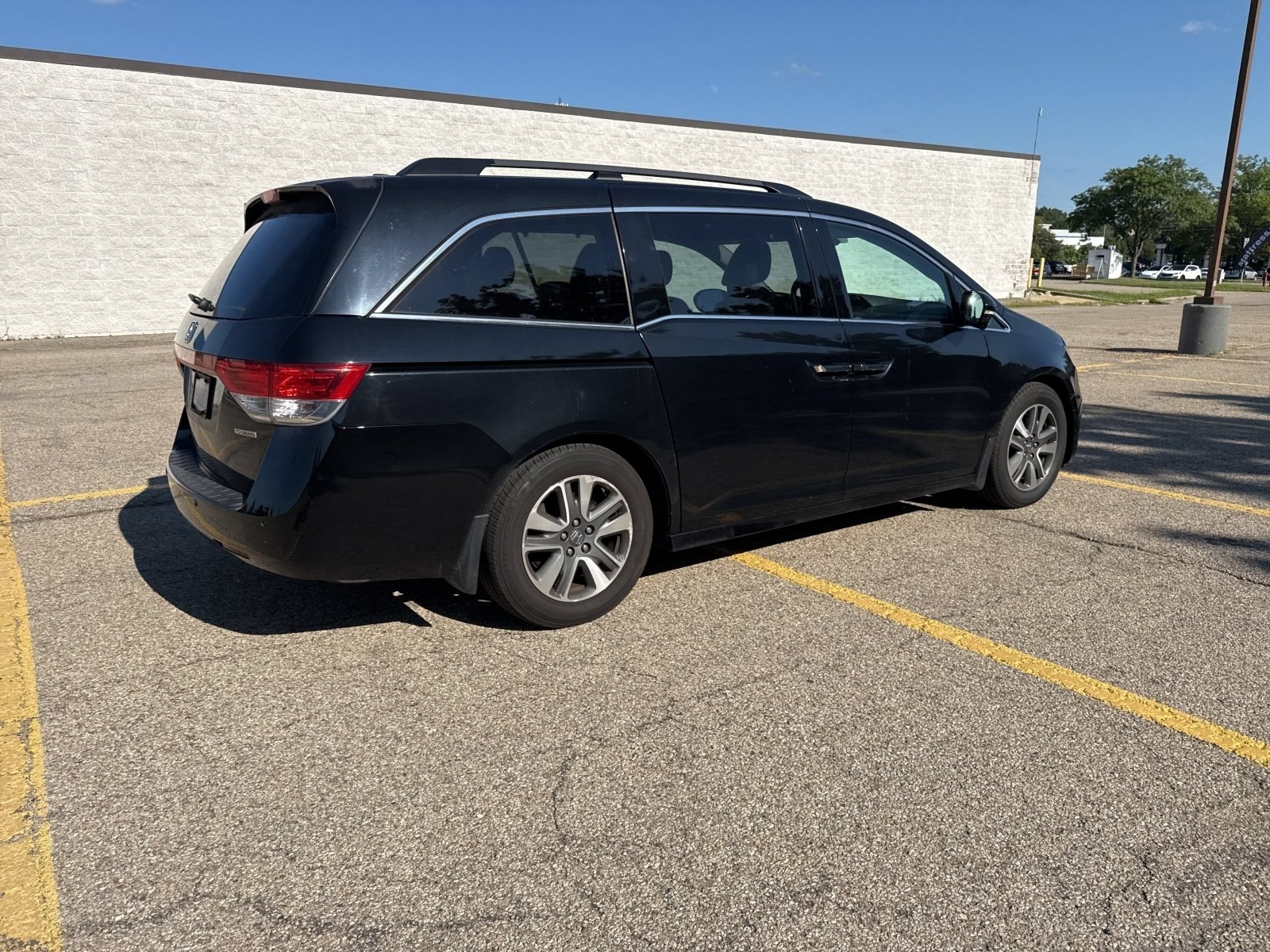 Used 2015 Honda Odyssey Touring Elite image 13