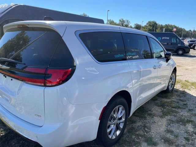 New 2026 Chrysler Pacifica Select image 9