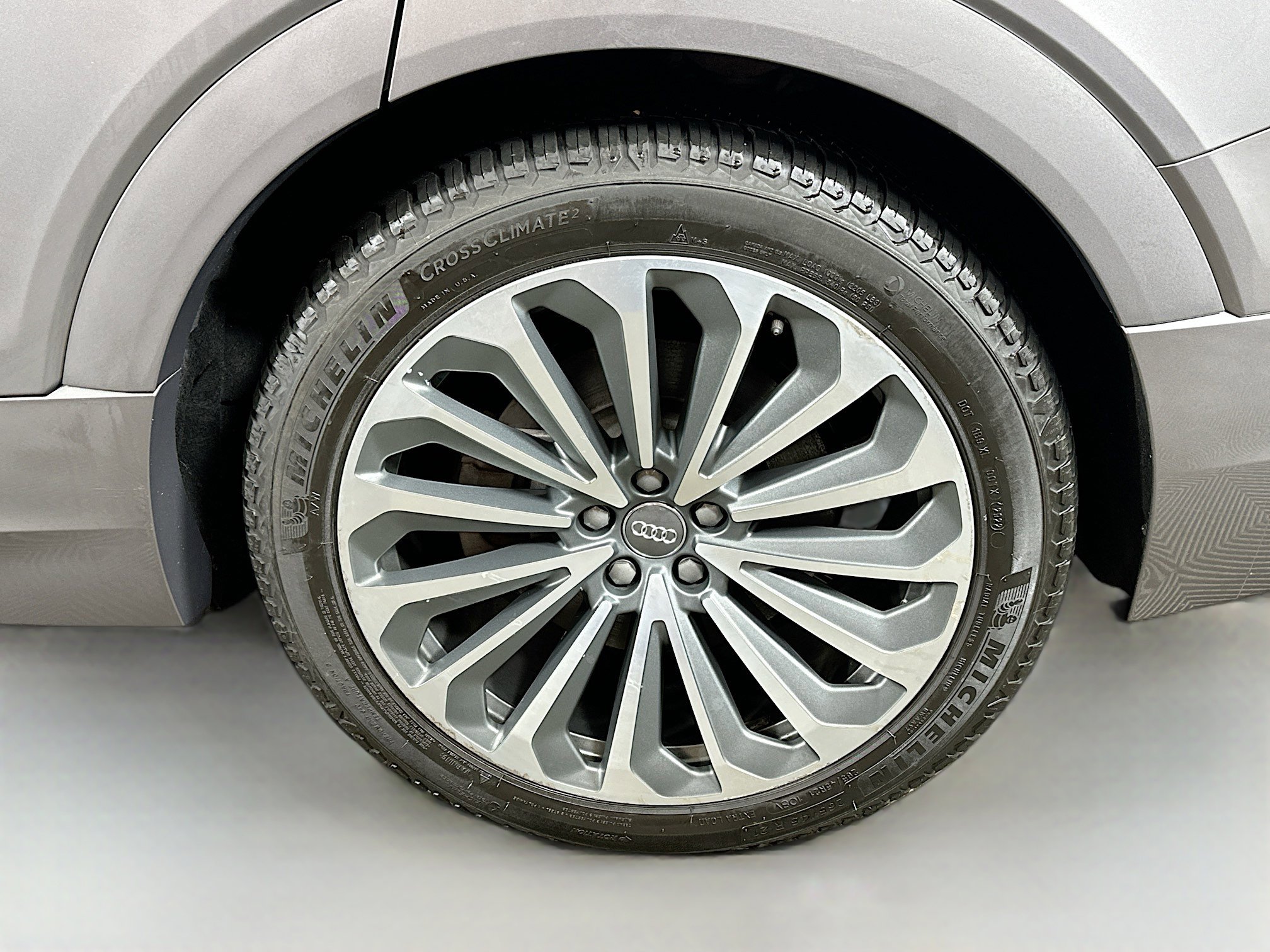 Used 2019 Audi e-tron Prestige w/ Prestige Package image 31