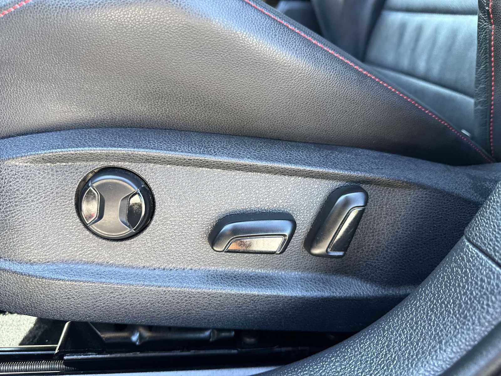 Used 2015 Volkswagen GTI S FWD image 16