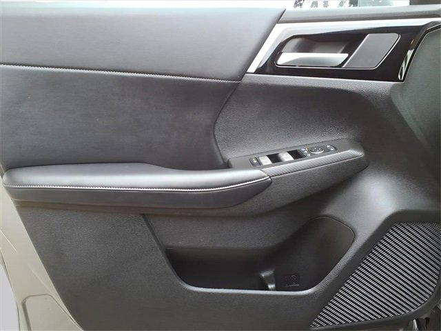 Used 2024 Mitsubishi Outlander SE image 10