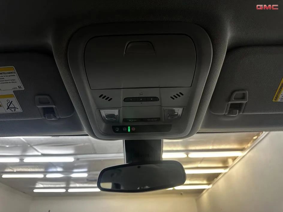 Used 2024 GMC Terrain SLT image 26