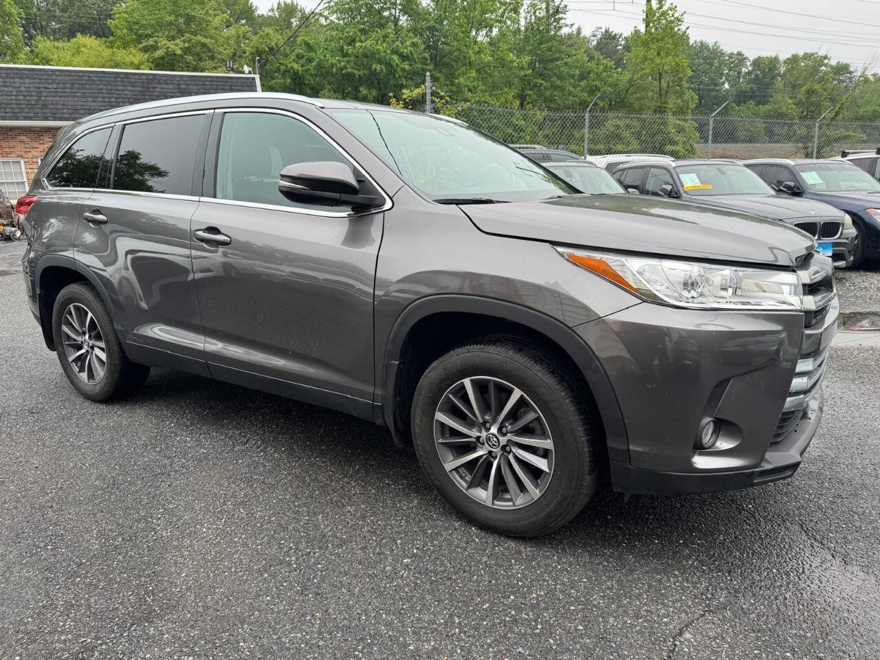 Used 2019 Toyota Highlander XLE image 4