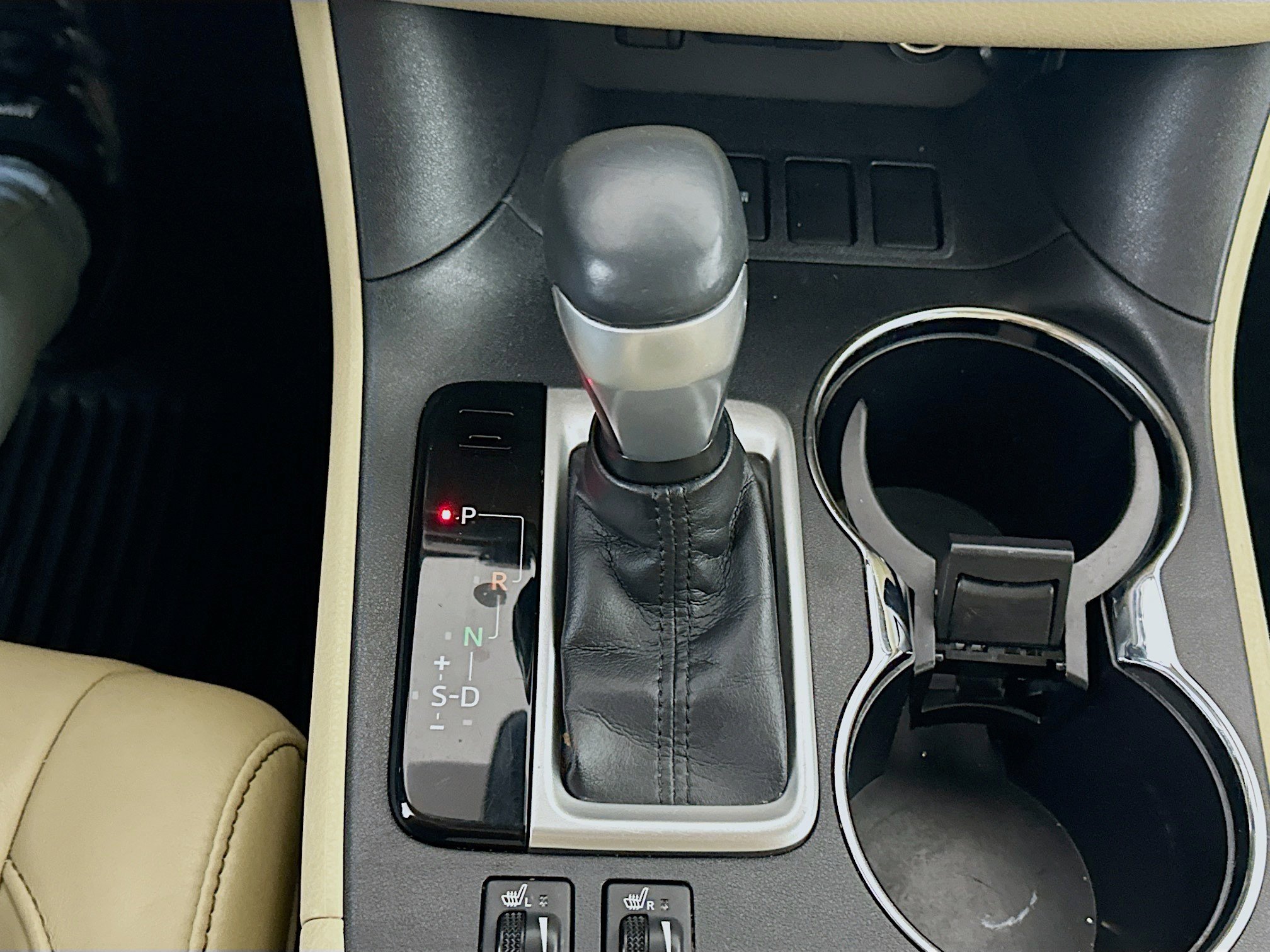 Used 2017 Toyota Highlander XLE FWD image 25