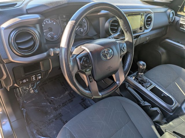 Used 2017 Toyota Tacoma TRD Off-Road image 10