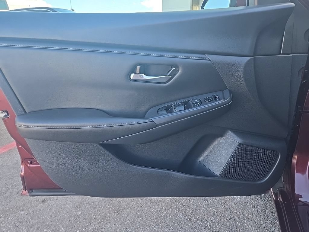 Used 2024 Nissan Sentra SV FWD image 11