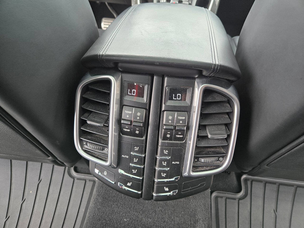 Used 2014 Porsche Cayenne Turbo S AWD/4WD image 31
