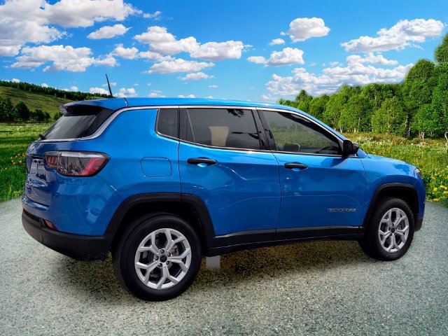 Used 2025 Jeep Compass Sport AWD/4WD image 6