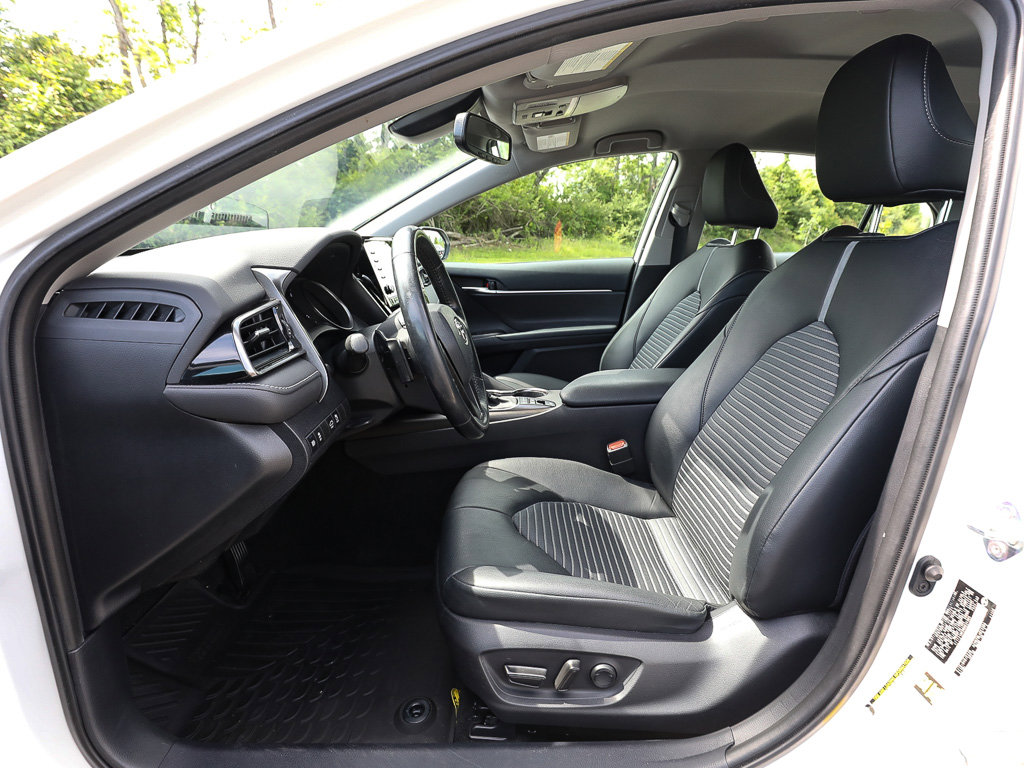 Used 2022 Toyota Camry SE w/ Convenience Package FWD image 11