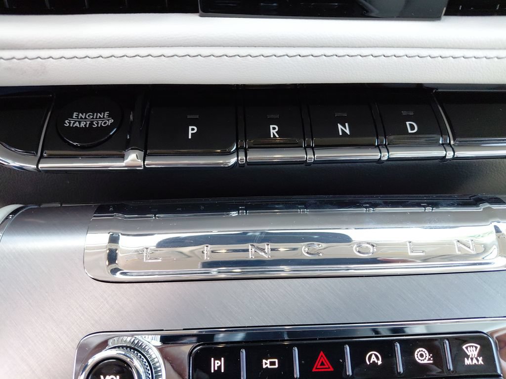 New 2026 Lincoln Aviator AWD w/ Jet Appearance Package image 21