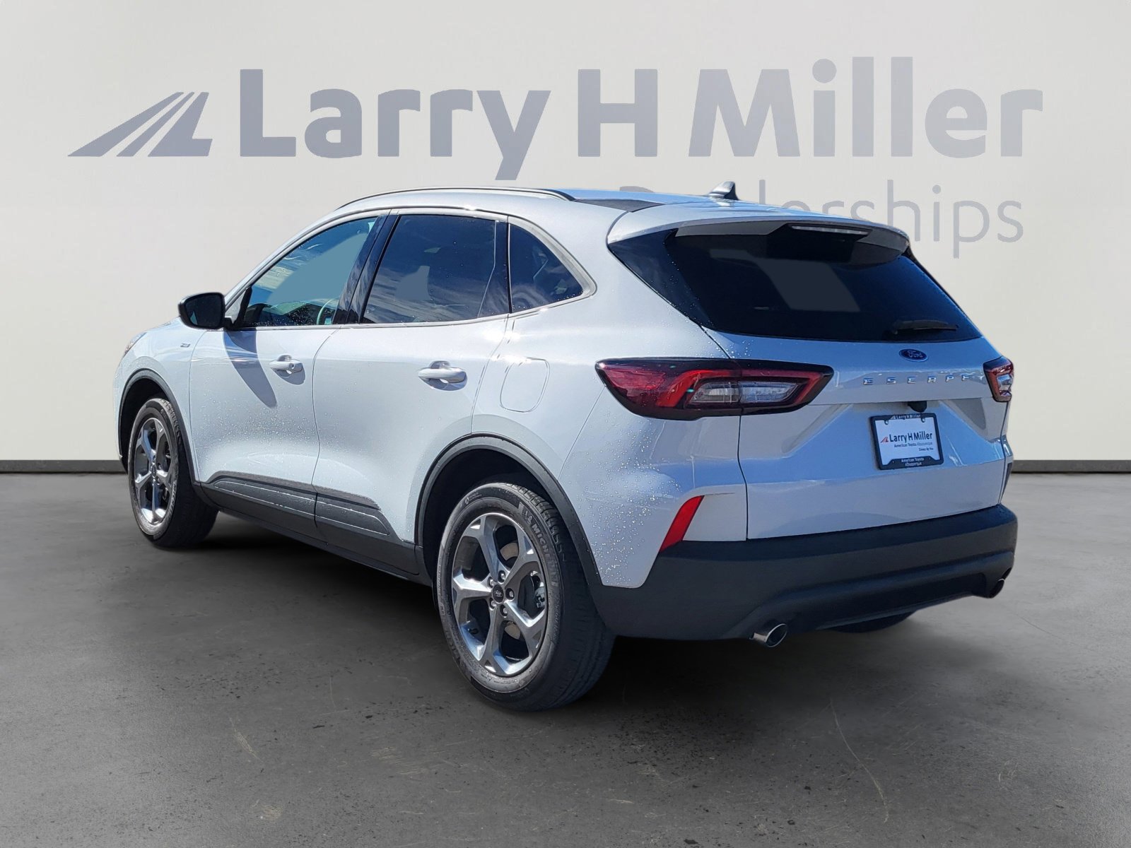 Used 2026 Ford Escape ST-Line w/ Cold Weather Package image 3