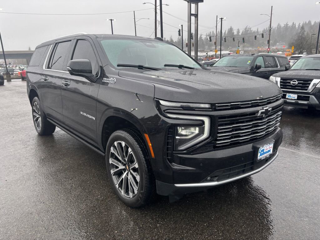 Used 2025 Chevrolet Suburban High Country image 3