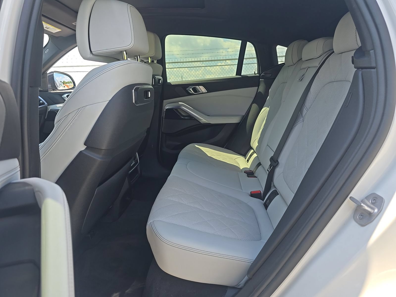 Used 2025 BMW X6 xDrive40i w/ Climate Comfort Package AWD/4WD image 7