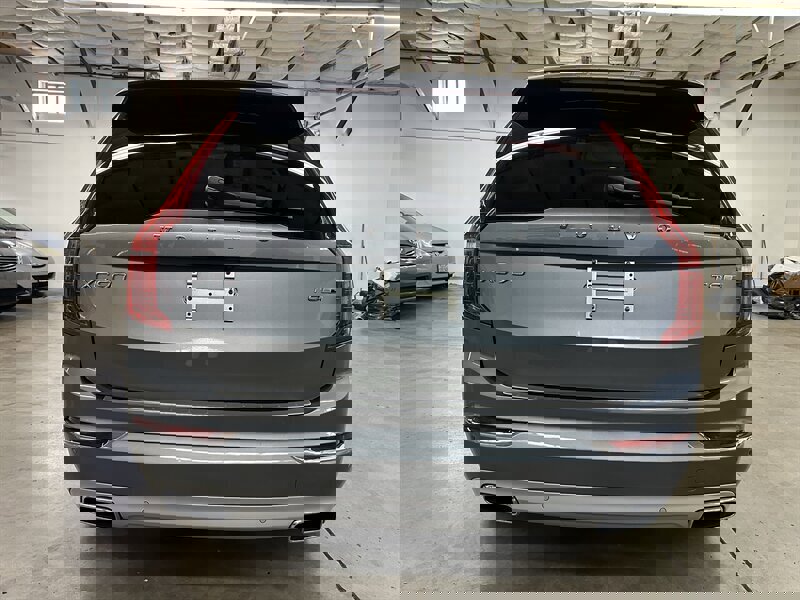 Used 2016 Volvo XC90 T8 Inscription w/ Vision Package image 4