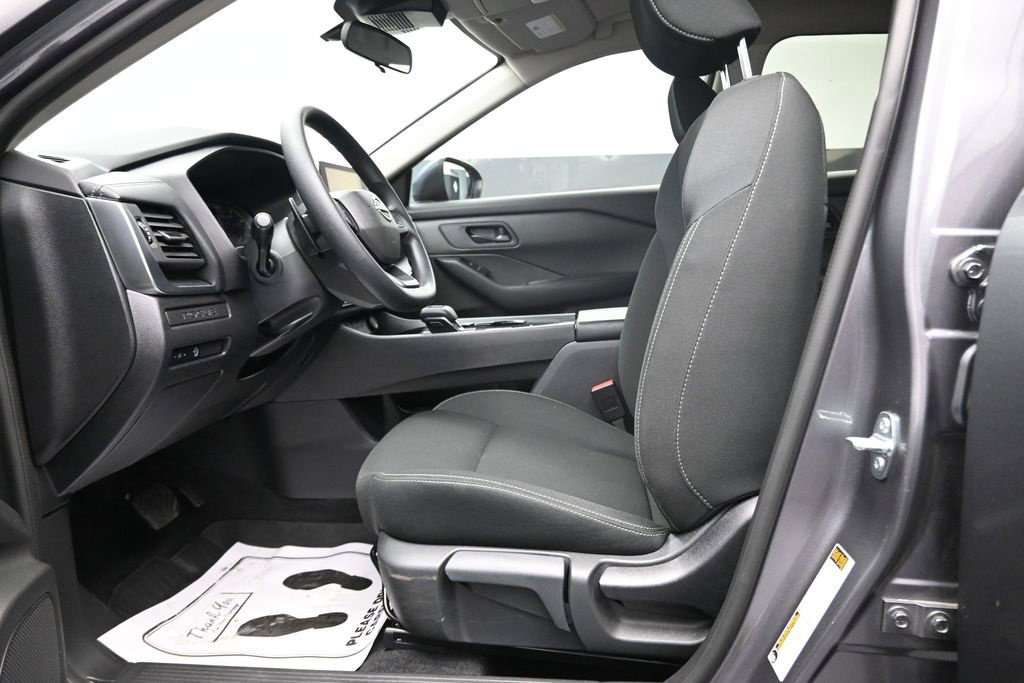 Used 2025 Nissan Rogue S FWD image 16
