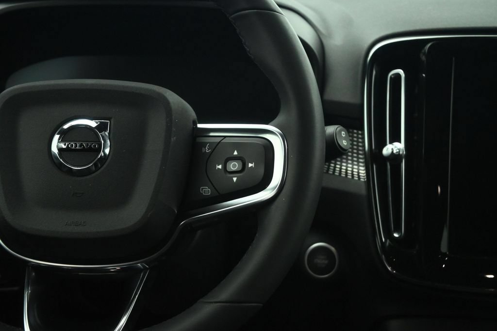 Used 2022 Volvo XC40 T5 R-Design AWD/4WD image 42