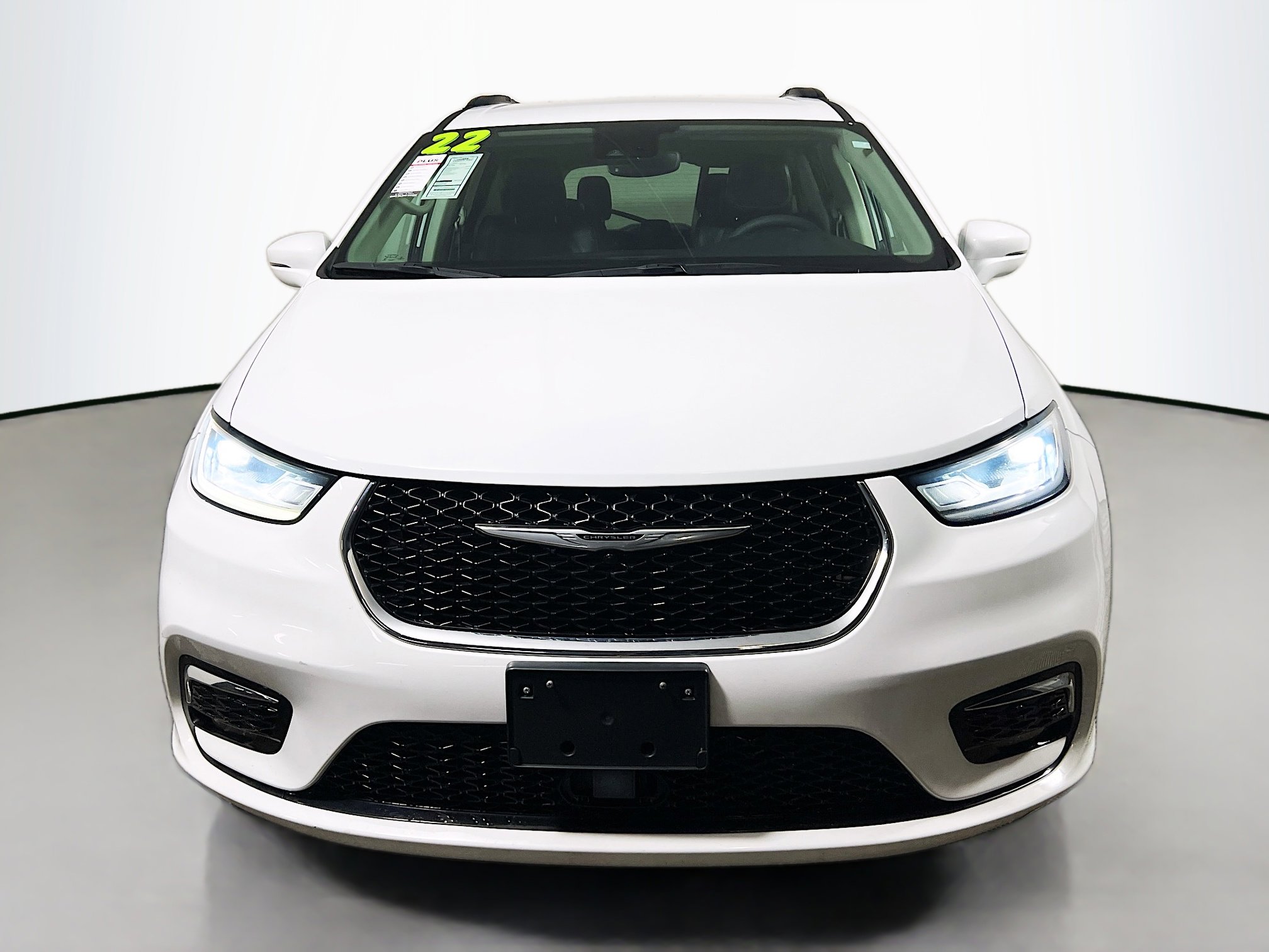 Used 2022 Chrysler Pacifica Touring-L image 11