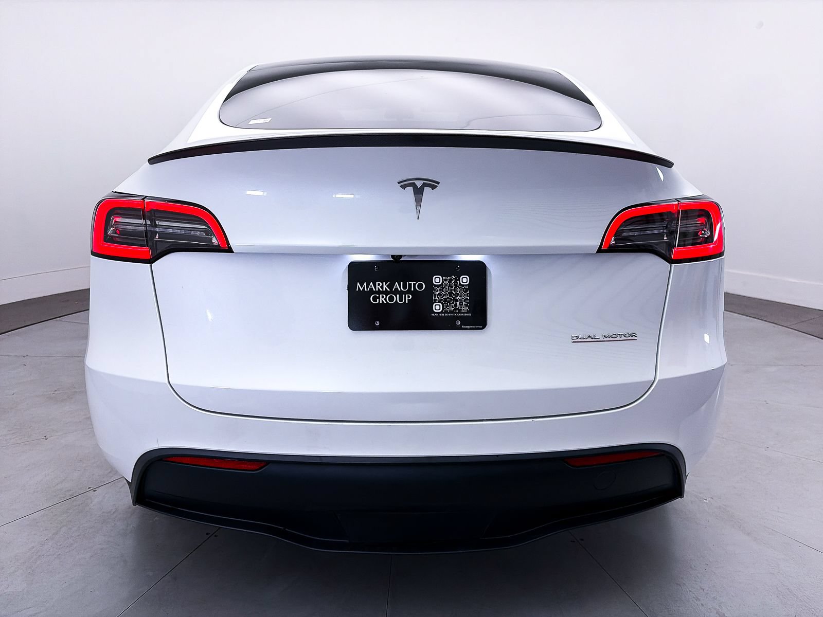 Used 2023 Tesla Model Y Performance AWD/4WD image 16