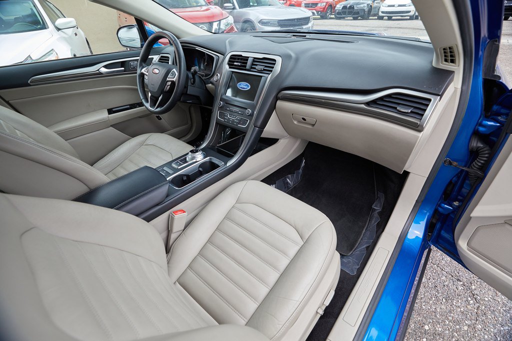 Used 2017 Ford Fusion Energi SE FWD image 12