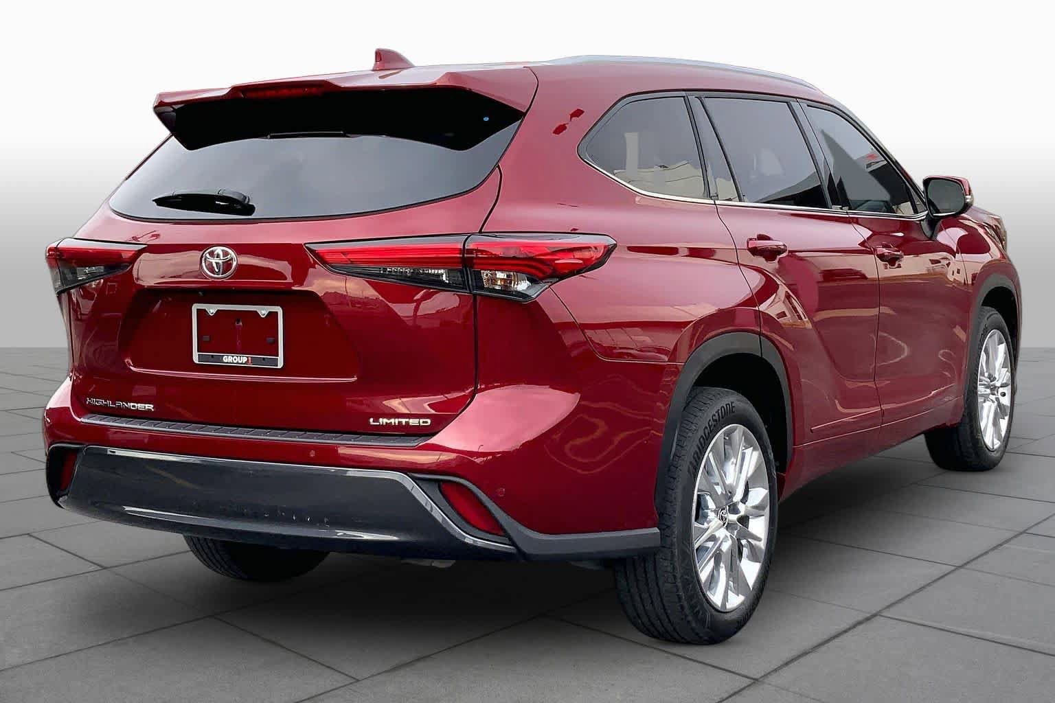 Used 2023 Toyota Highlander Limited FWD image 13