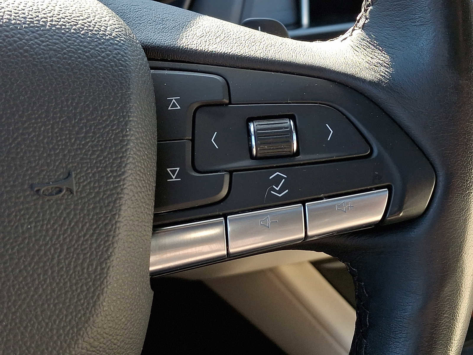 Certified 2023 Cadillac CT4 Luxury w/ Sun And Sound Package image 28