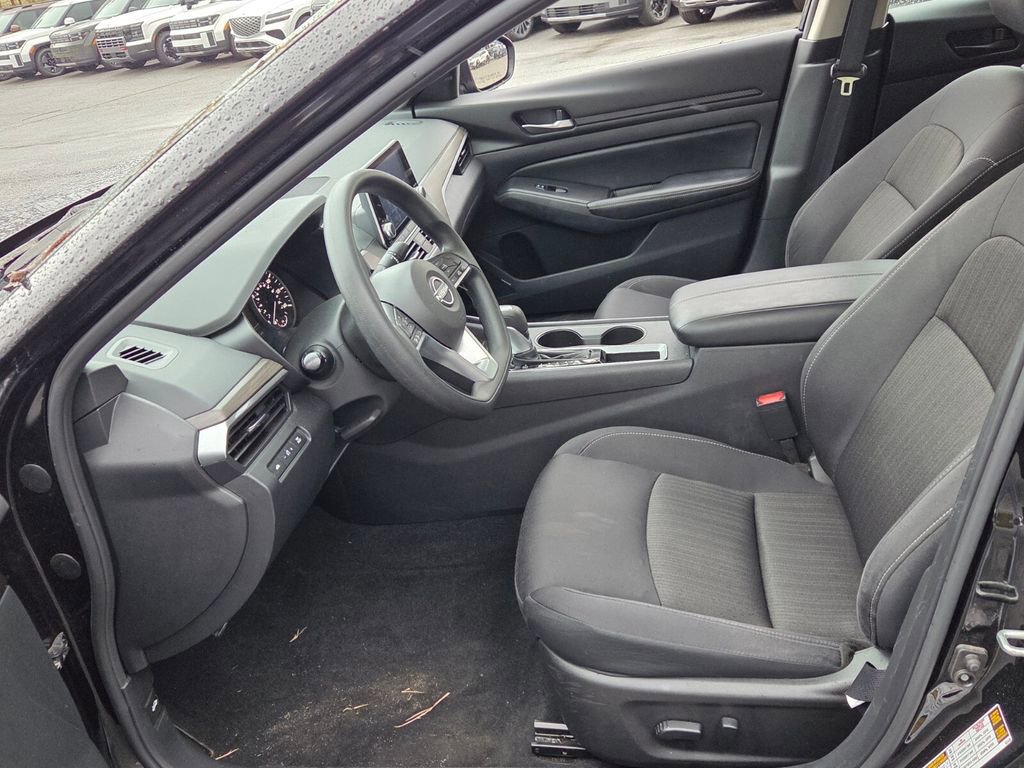 Used 2025 Nissan Altima 2.5 SV image 5