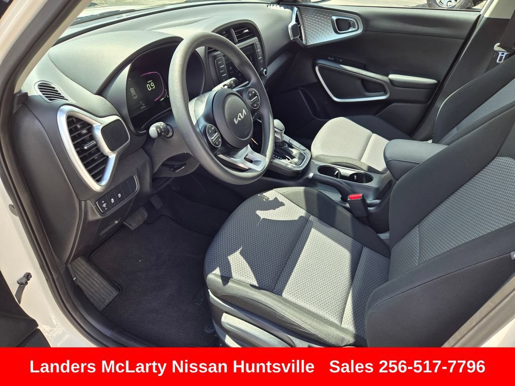 Used 2024 Kia Soul LX w/ Option Group 015 FWD image 17