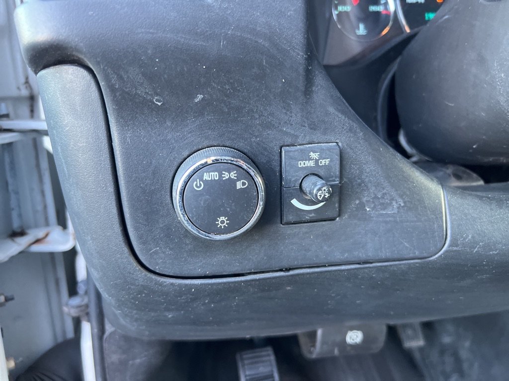 Used 2015 Chevrolet Express 2500 RWD image 25