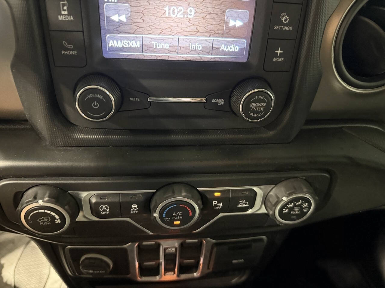 Used 2020 Jeep Gladiator Sport w/ Quick Order Package 24S AWD/4WD image 20
