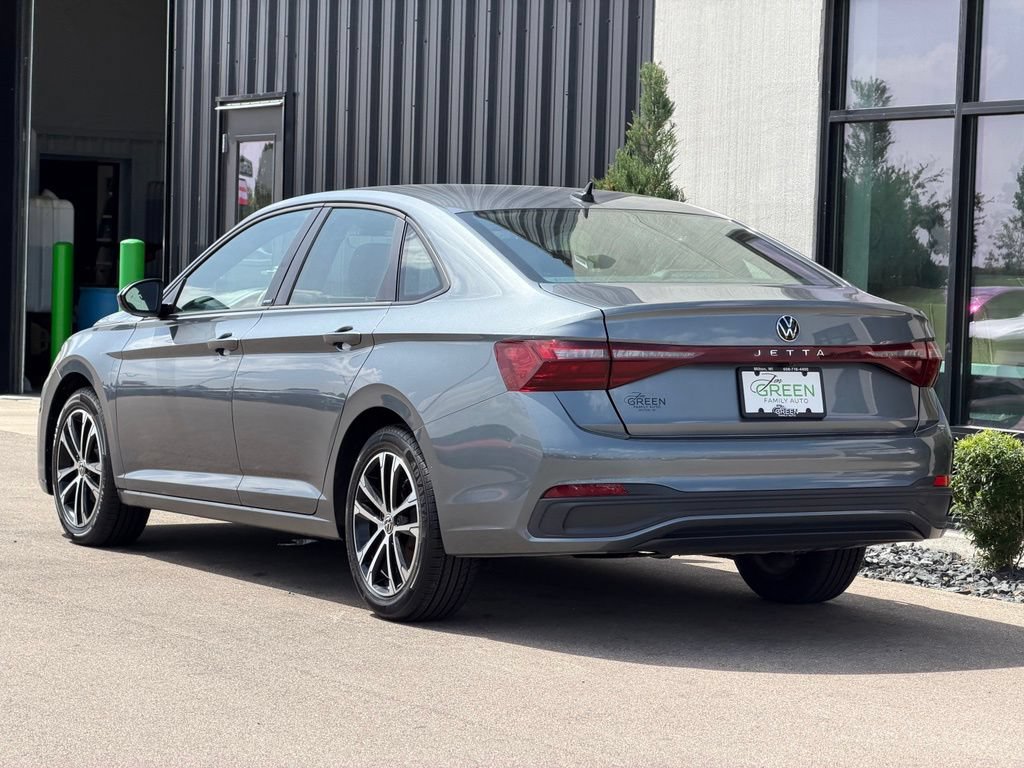 Used 2025 Volkswagen Jetta Sport FWD image 3