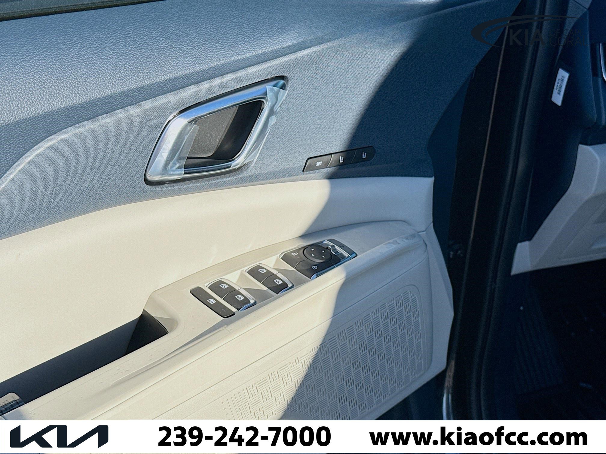 New 2026 Kia Carnival EX image 24