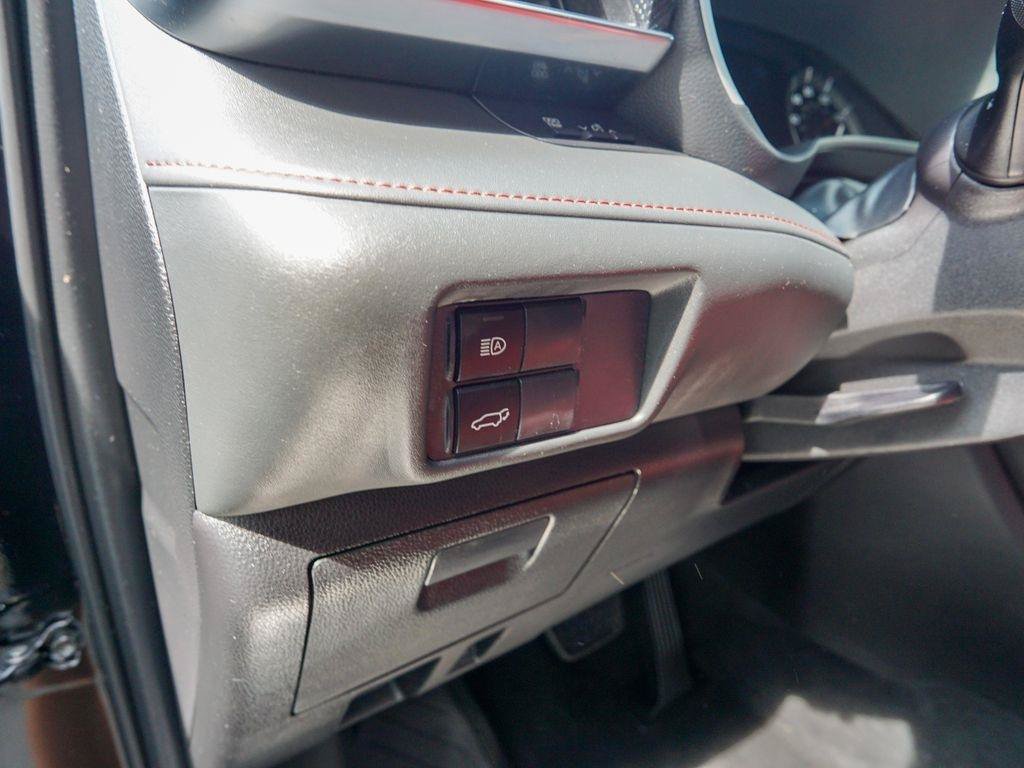 Used 2021 Toyota Highlander XSE FWD image 19