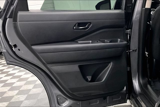 Used 2025 Nissan Pathfinder SV FWD image 21