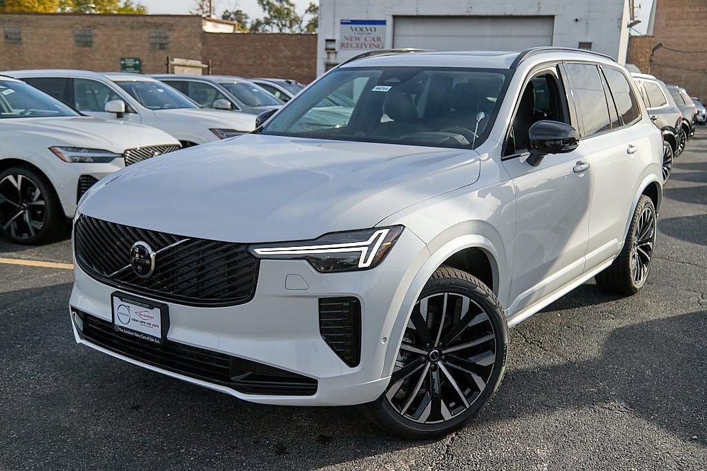 New 2026 Volvo XC90 B6 Ultra w/ Lounge Package image 2