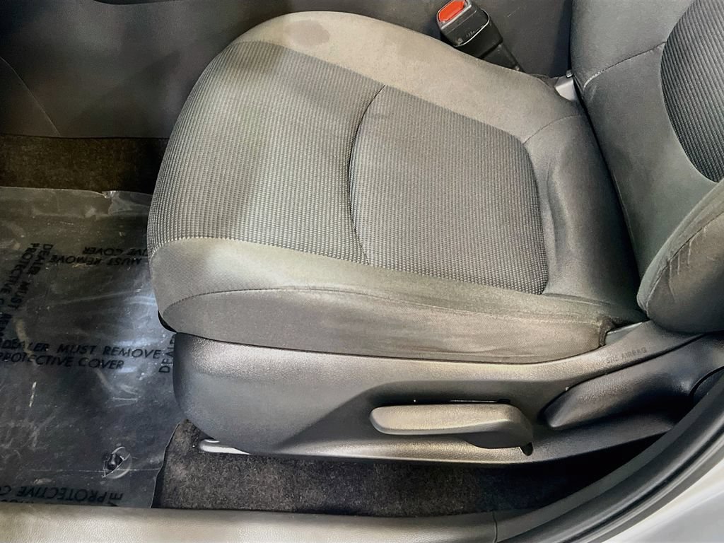 Used 2024 Toyota RAV4 LE AWD/4WD image 18